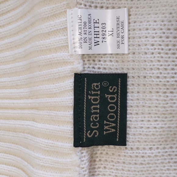 Scandia Woods Intarsia Snowflake Zip Front Sweater - Picture 6 of 6